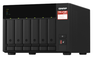 Servidor NAS QNAP TS-673A-8G com AMD Ryzen V1500B, 8GB DDR4, 6 Baias, 2x 2.5GbE, Expansão PCIe e Suporte a QTS/QuTS hero